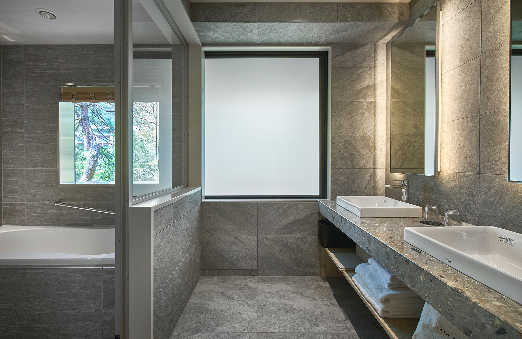 Deluxe River Twin Room Bathroom Images