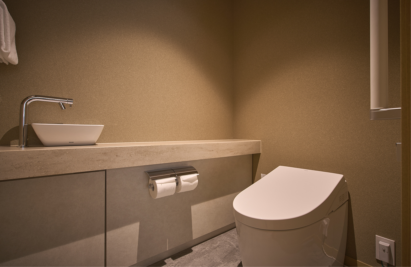 Image of the bathroom in the Superior Twin Room